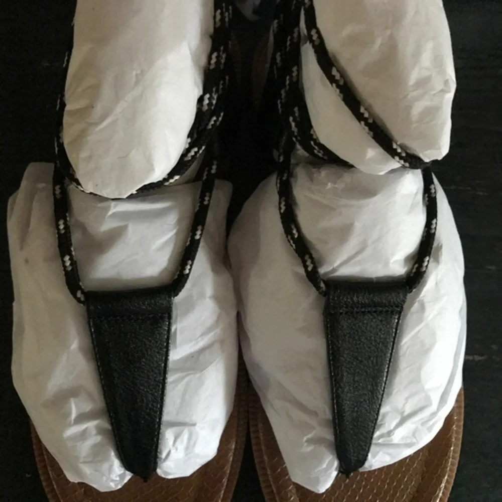 NWB Nine West Strappy Tie Sandals 7.5